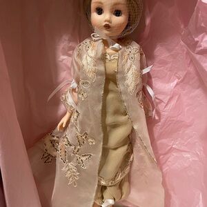 Madame Alexander Limited Edition Josie Natori Cissy Doll.